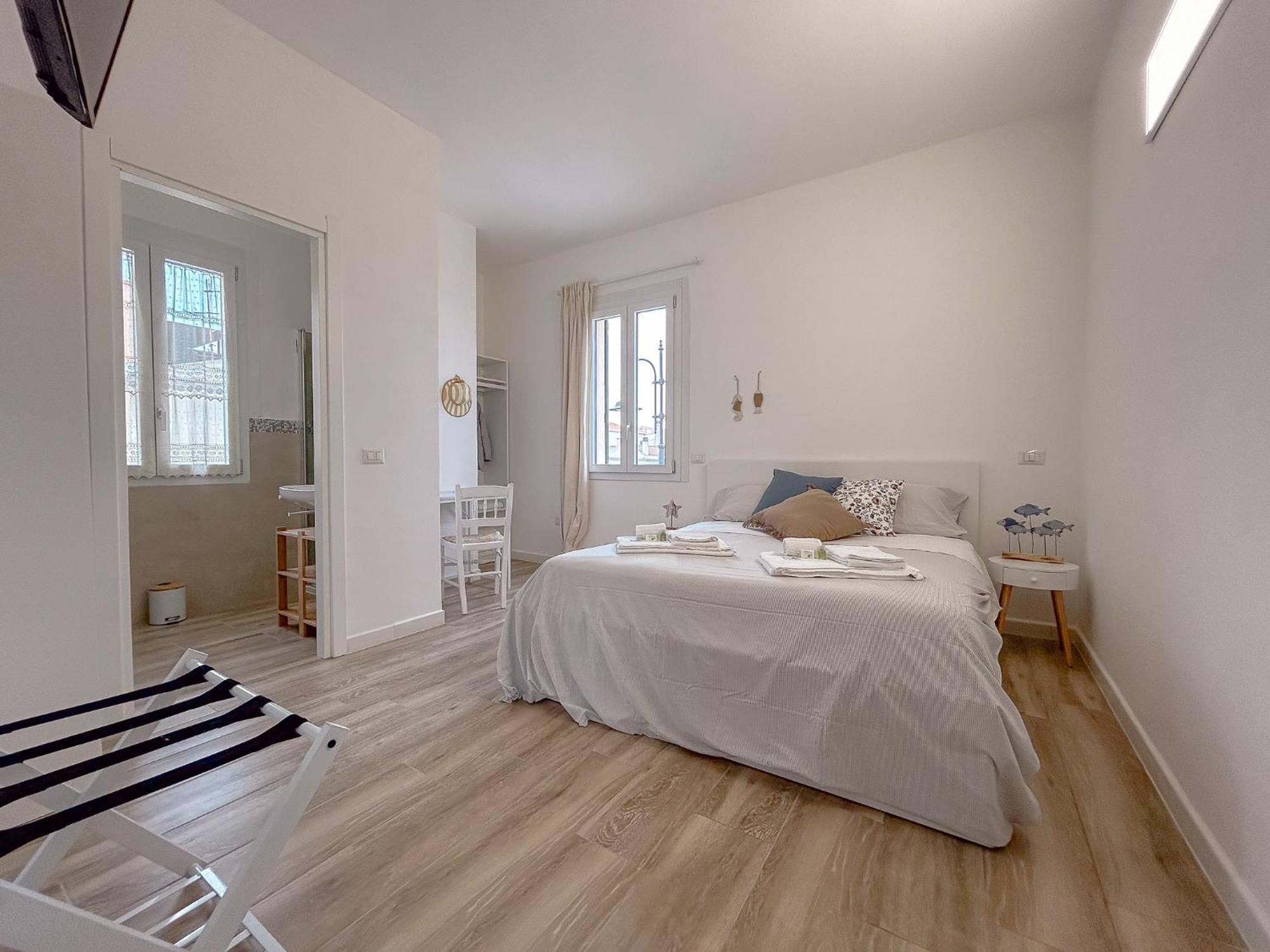 La Marina - Rooms In Стинтино Екстериор снимка