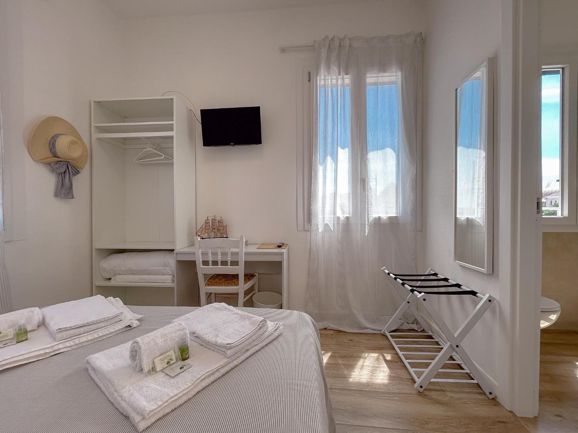 La Marina - Rooms In Стинтино Екстериор снимка